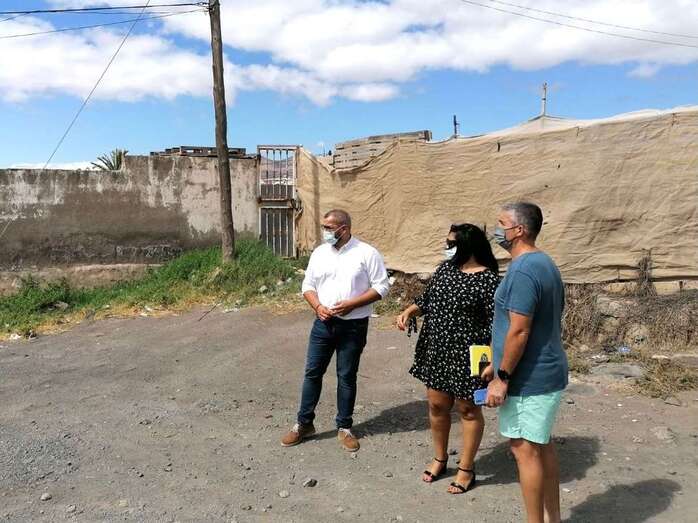 Momento de la visita del concejal Jonay López a la zona/TA.